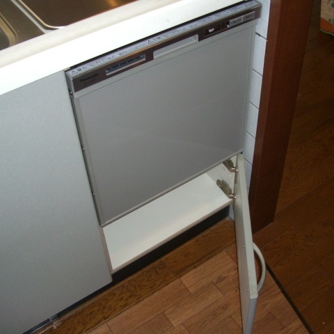 トップオープン食洗機でお困りの方　ヤマハキッチン取替　造作扉カット施工法